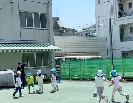 さいたま市認定こども園大成幼稚園の大宮アルディージャサッカー体験の様子